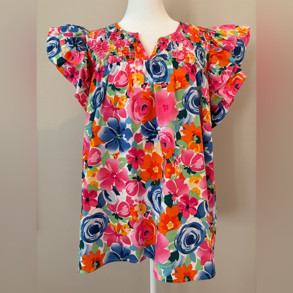BiBi Flutter Sleeve Floral Top
Like New Condition 
Womens Small